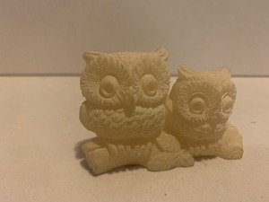 lot 55 image: VINTAGE ALABASTER OWL FIGURINE  MOTHER & BABY OWL