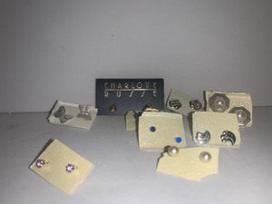 lot 58 image: LOT OF ASSORTED VINTAGE COSTUME JEWELRY STUD EARRINGS