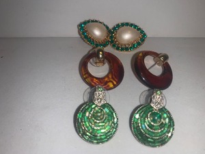 lot 62 image: LOT OF 3 PAIRS VINTAGE-STYLE COSTUME EARRINGS