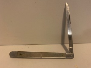 lot 64 image: VINTAGE SABRE JAPAN SLIM FOLDING POCKET KNIFE