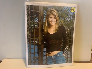 lot 136 image: LORI LOUGHLIN AUTOGRAPHED 8x10 PHOTO  AUNT BECKY FULL HOUSE  SIGNED