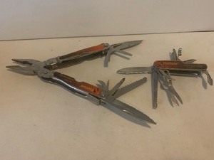 lot 71 image: Sheffield Stainless Steel Multi-Tool & Pocket Knife Lot