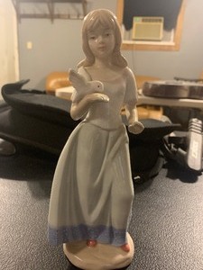 lot 85 image: Porcelain Girl with Dove Figurine  Glossy Hand-Painted Figure