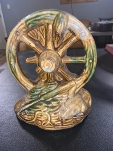 lot 94 image: VINTAGE CERAMIC COVERED WAGON WHEEL & HORSE WESTERN PLANTER  VASE  ( McCoy)