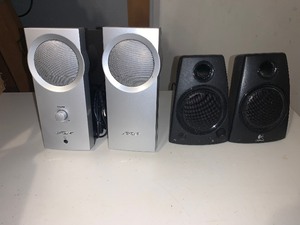 lot 100 image: BOSE & LOGITECH COMPUTER SPEAKER LOT  2 SETS  4 SPEAKERS TOTAL