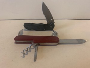 lot 103 image: 2-PIECE POCKET KNIFE LOT  RED MULTI-TOOL KNIFE & BLACK FOLDING KNIFE