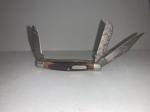 lot 135 image: VINTAGE OLD TIMER 3-BLADE STOCKMAN POCKET KNIFE  SOLID WORKING KNIFE  NEEDS CLEANING