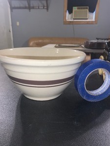 lot 110 image: VINTAGE McCOY POTTERY #10 MIXING BOWL  CREAM WITH BROWN STRIPES  LARGE SIZE