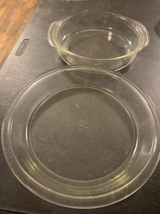 lot 113 image: VINTAGE PYREX CLEAR GLASS BAKEWARE LOT  PIE PLATE & HANDLED CASSEROLE DISH  2 PIECE