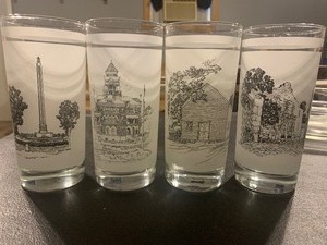 lot 114 image: SET OF 4 VINTAGE TEXAS SESQUICENTENNIAL COMMEMORATIVE GLASSES  18361986 TEXAS HISTORY