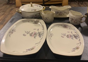 lot 116 image: VINTAGE CZECHOSLOVAKIA PASTELLE CHINA SERVING SET  FLORAL PATTERN  GOLD TRIM  6 PIECES