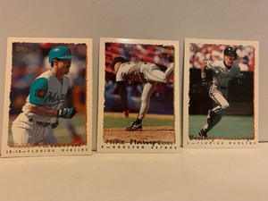lot 150 image: 1995 TOPPS BASEBALL CARD LOT  KURT ABBOTT, MIKE HAMPTON & CHARLES JOHNSON  MARLINS  ASTROS  3 CARDS