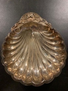 lot 158 image: SHAPED SERVING DISH  SILVERPLATE  ORNATE DESIGN