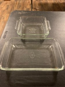 lot 160 image: VINTAGE ANCHOR HOCKING OVENWARE & PYREX GLASS BAKING DISH LOT  2 PIECES