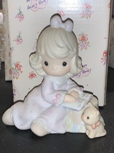 lot 255 image: $$ 1994 PRECIOUS MOMENTS MEMBERS ONLY FIGURINE  YOU FILL THE PAGES OF MY LIFE  #530980 WITH BOX