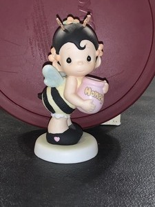 lot 258 image: 2000 PRECIOUS MOMENTS YOURE A HONEY FIGURINE  ENESCO #795283  NO BOX