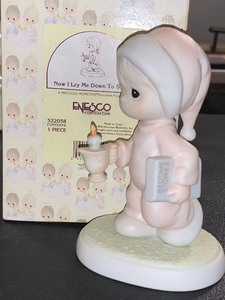 lot 260 image: 1994 PRECIOUS MOMENTS NOW I LAY ME DOWN TO SLEEP FIGURINE  ENESCO #522058  ORIGINAL BOX & FOAM