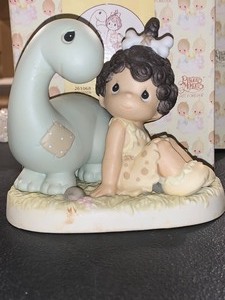lot 270 image: 1996 PRECIOUS MOMENTS FRIENDS FROM THE VERY BEGINNING FIGURINE  ENESCO #261068  ORIGINAL BOX