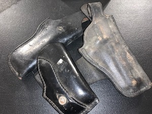 lot 272 image: VINTAGE LEATHER HOLSTER LOT  3 OLD HANDGUN HOLSTERS  AS-FOUND CONDITION