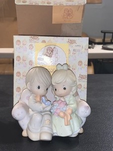 lot 299 image: $$ 1996 PRECIOUS MOMENTS SAY I DO WEDDING FIGURINE  ENESCO #261149  ORIGINAL BOX