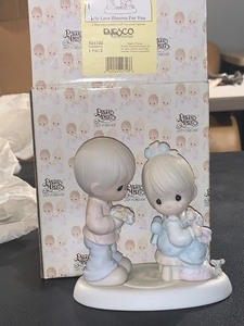 lot 300 image: 1995 PRECIOUS MOMENTS MY LOVE BLOOMS FOR YOU FIGURINE  ENESCO #521728  ORIGINAL BOX