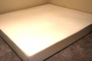 lot 45 image: Tempurpedic Mattress- has a stain, see pics. little wear, - 75 x 76 x 8 (MBR)