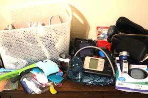 lot 54 image: Misc items includes mens trimmers, blood pressure cuffs and other items . (MBR)