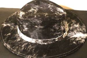 lot 57 image: Ladies Cowhide Hat - (MBR)