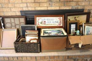 lot 77 image: Nice box lot of various sized frames - great for DIY. (LR)