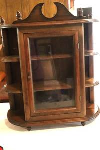 lot 82 image: Vintage Wood Hanging Curio Cabinet - 20W x 23T - nice and solid (LR)