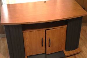 lot 93 image: Stand on Wheels with pullout drawer - nice solid clean condition - 23T x 27.5D x 23T. (LR)