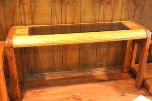 lot 98 image: Oak Coffee Table with Glass - nice solid clean condition. Matches item 99. 26T x 52L x 17W. (LR)