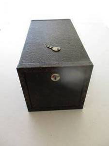 lot 151 image: Safe Box with Key - key is bent - lock will need replaced. (GAR)