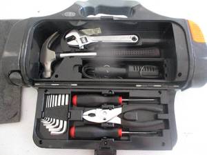 lot 186 image: Multi Tool Set - (GAR)