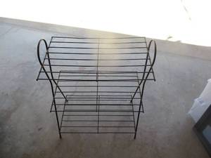 lot 195 image: Outdoor Metal Wire Stand - 27T x 20W x 12D (GAR)