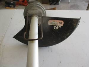 lot 215 image: Black and Decker Electric 14in Trimmer - working (GAR)