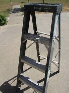 lot 230 image: Ladder - 3ft (GAR)