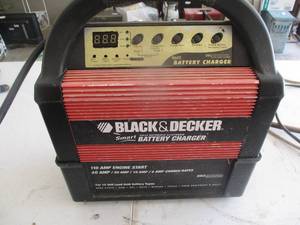 lot 231 image: Black and Decker Battery Charger (GAR)