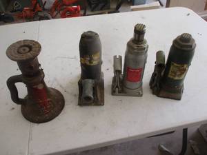 lot 233 image: Total of 4 Bottle Jacks (GAR)