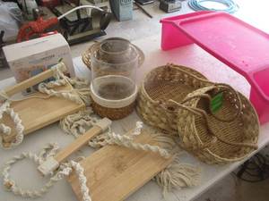 lot 244 image: Misc decor items (GAR)