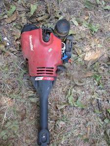 lot 252 image: Homelite Trimmer - Gas - untested no gas, newer reel. (GAR)