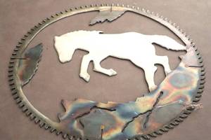lot 110 image: Metal Sawblade Art - Horse . 15in . (LR)