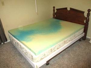 lot 272 image: Full Size Wood Bed Frame 43inT and Mattress. (up)