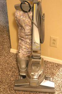 lot 284 image: Kirby Vacuum - working condition - (up)