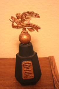 lot 302 image: Trophy - (up)