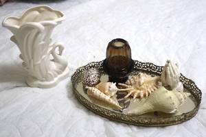 lot 325 image: Vintage Swan Vase, Mirror Tray and Shell decor (up)