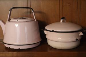 lot 332 image: Two Vintage Pink Enamel Ware Items (up)