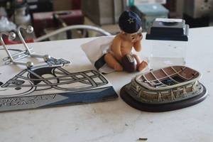 lot 336 image: Danbury Mint Texas Stadium , Cowboys Collectibles (GAR)