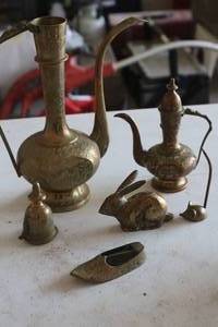 lot 337 image: Vintage Brass Items (GAR)