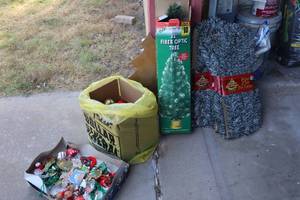 lot 339 image: Garland (new) , Fiber Optic Tree and other items (GAR)